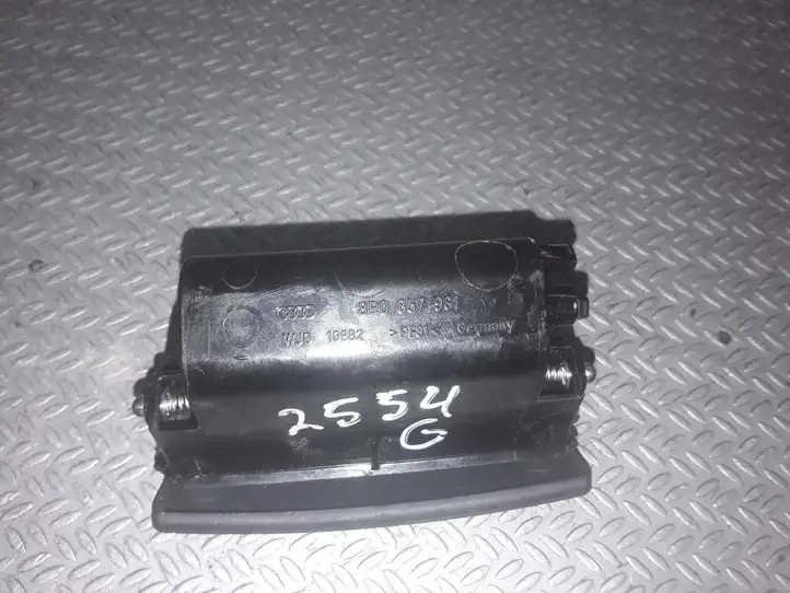 Audi A3/S3 8P (2004 - 2008) 8P0857961 Задняя пепельница — фото 2