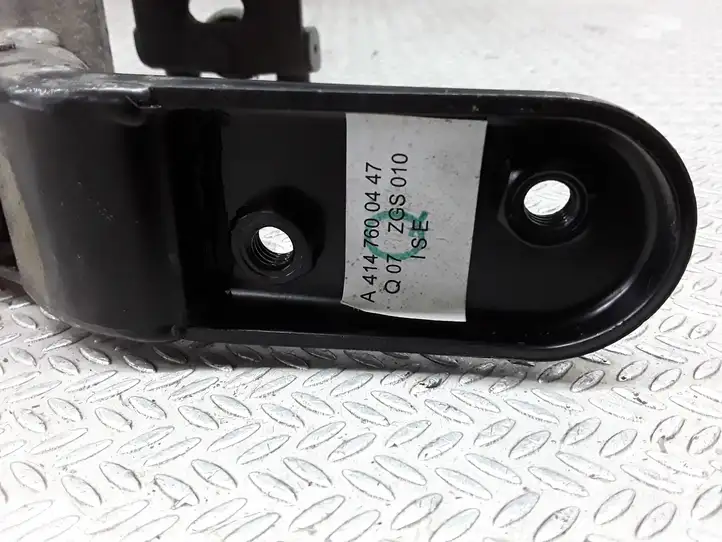 Mercedes-Benz Vaneo W414 (2001 - 2005) A4147600447 Средняя направляющая ролика раздвижной двери — фото 2