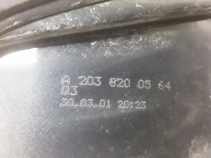 Mercedes-Benz C W203 (2000 - 2007) A2038200564 Задний фонарь в кузове — фото 3