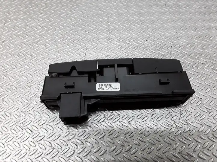 Opel Astra J (2009 - 2012) 13285122 Включатель аварийных фонарей — фото 2