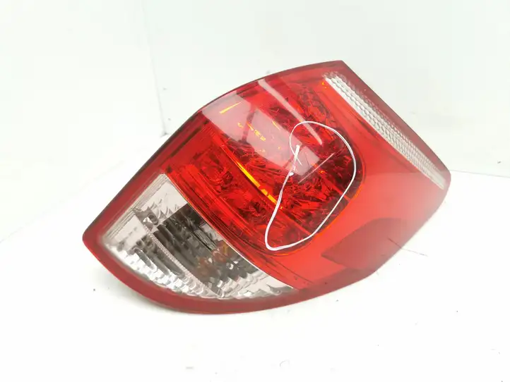 Toyota RAV 4 (XA30) (2006 - 2016) Задний фонарь в крышке багажника — фото 1