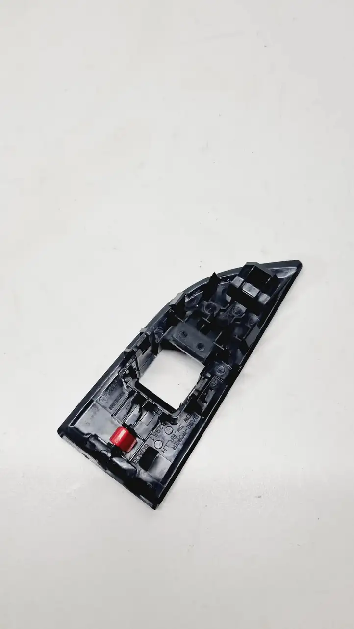 Nissan Qashqai J12 (2021 - ) 829616UA0B Накладка кнопки стеклоподъемника — фото 2