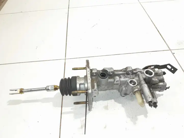 Toyota Land Cruiser (J120) (2002 - 2009) NOCODE Главный тормозной цилиндр — фото 1