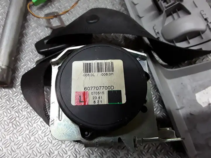 Opel Corsa D (2006 - 2010) 607707700D Передний ремень безопасности — фото 2