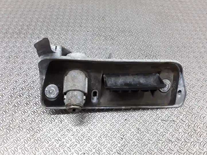 Volkswagen Caddy (2004 - 2010) 2K0827565J Ручка багажной двери — фото 1