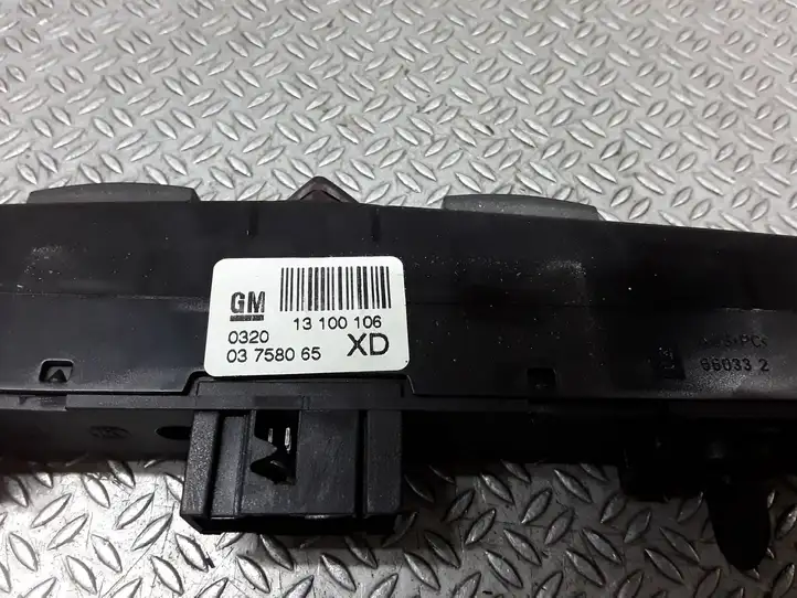 Opel Zafira B (2003 - 2006) 13100106 Включатель аварийных фонарей — фото 2