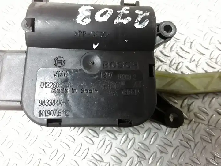 Volkswagen Golf V (2003 - 2009) 1K1907511C Двигатель задвижки потока воздуха — фото 2