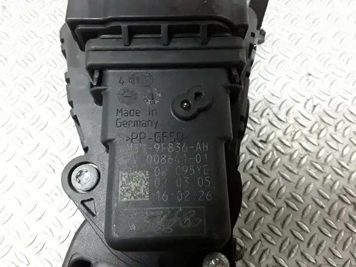Volvo V50 (2004 - 2008) 4M519F836AH Педаль акселератора — фото 2