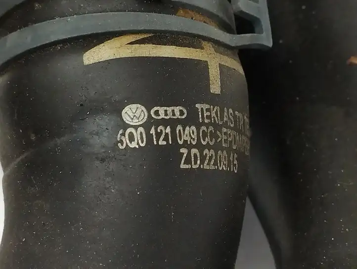 Audi Q2 - (2016 - ) 04E121117N Шланги системы охлаждения — фото 9