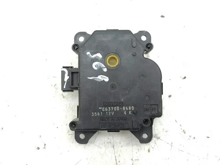 Toyota Avensis T250 (2006 - 2009) 0637008680 Двигатель задвижки потока воздуха — фото 1