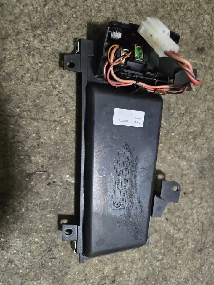 BMW 5 E39 (1996 - 2003) 51168159694 Накладка прикуривателя — фото 2