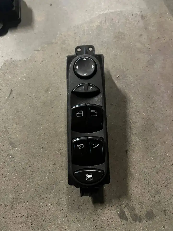 Mercedes-Benz Vito Viano W639 (2010 - 2015) A6395451213 Блок кнопок стеклоподъемников — фото 1