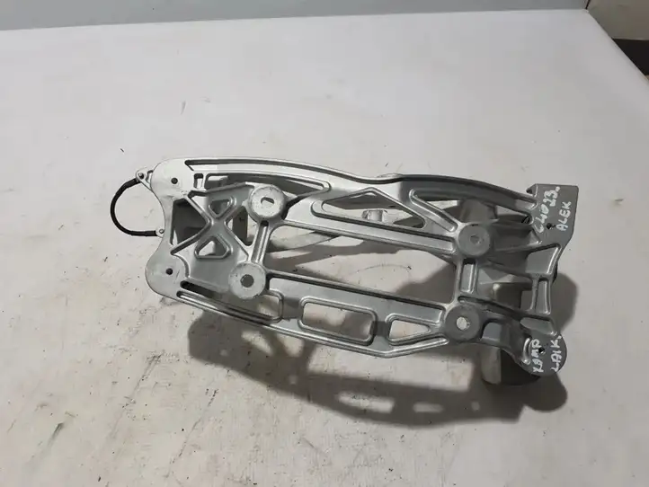 Volvo C40 (2021 - ) 32352687 Кронштейн компрессора кондиционера воздуха — фото 3