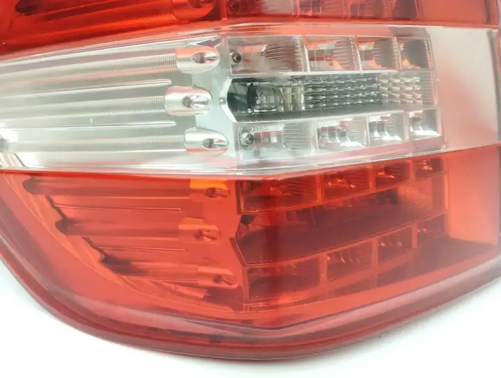 Mercedes-Benz ML W164 (2005 - 2011) A1649064200 Задний фонарь в кузове — фото 2