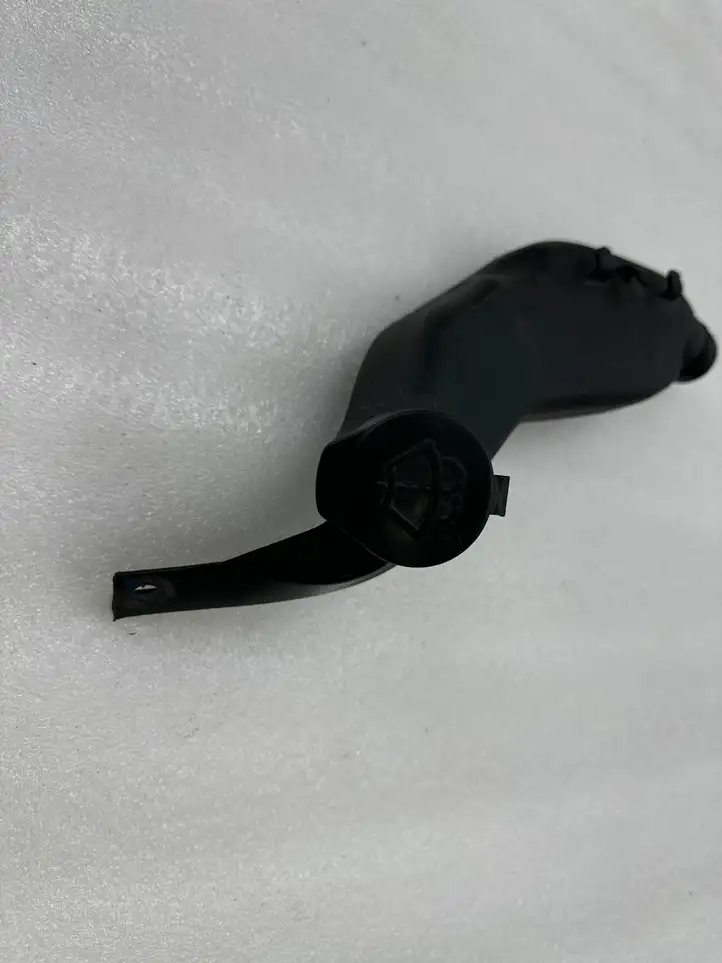 Tesla Model Y (2019 - 2024) 149789200B Горловина бачка омывателя — фото 3