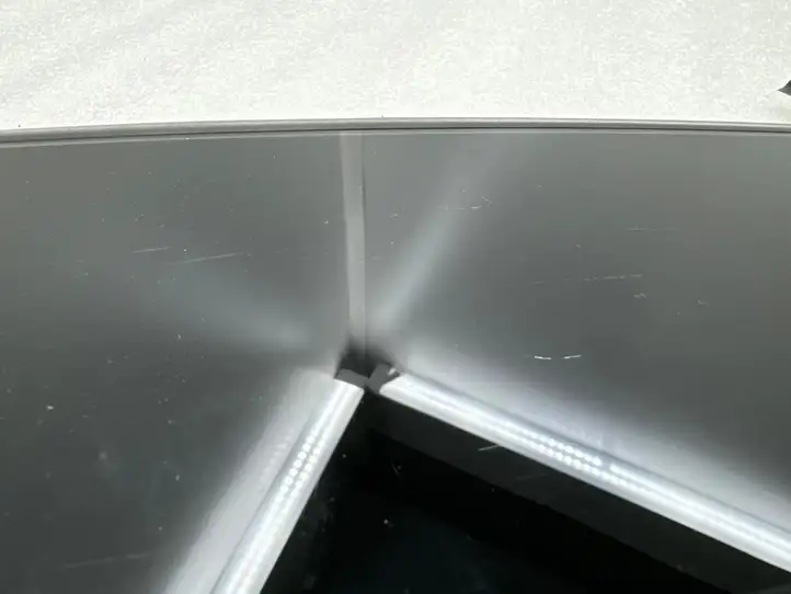 Tesla Model Y (2019 - 2024) 151625500E Наружная накладка стойки B — фото 3