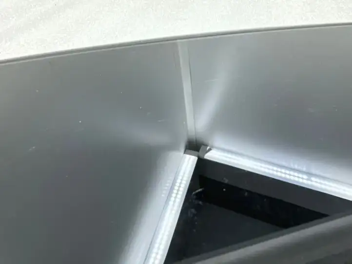 Tesla Model Y (2019 - 2024) 151625500E Наружная накладка стойки B — фото 4