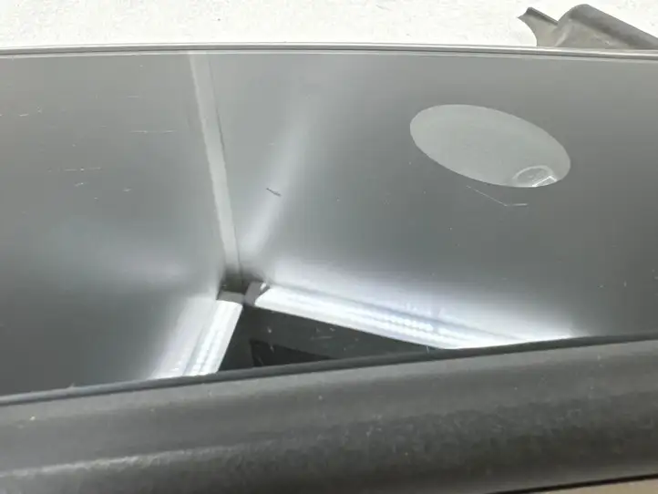Tesla Model Y (2019 - 2024) 151625500E Наружная накладка стойки B — фото 5