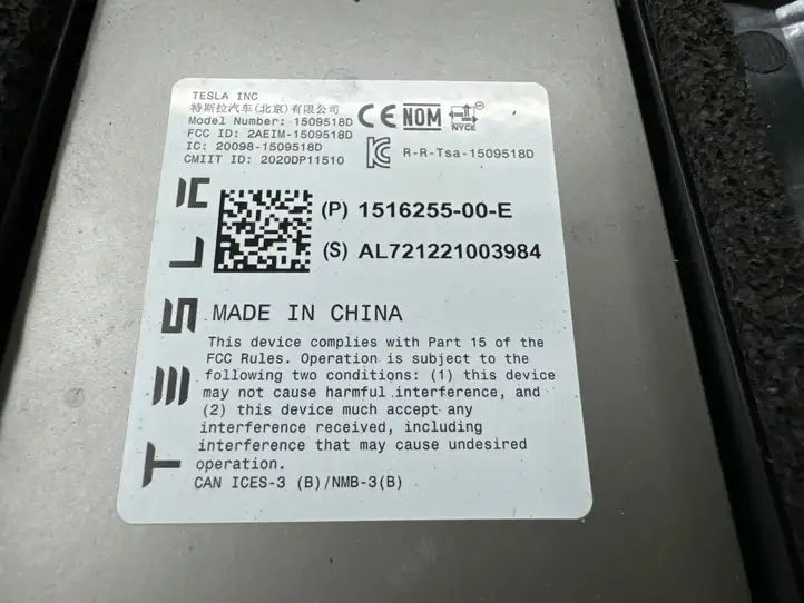 Tesla Model Y (2019 - 2024) 151625500E Наружная накладка стойки B — фото 6