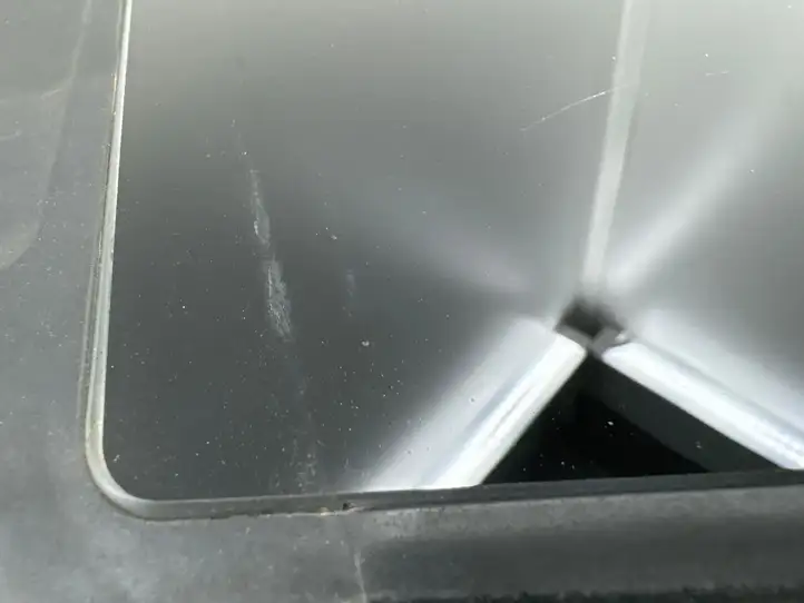 Tesla Model Y (2019 - 2024) 151625500E Наружная накладка стойки B — фото 14