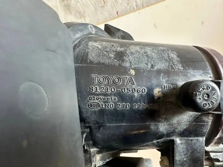 Toyota Avensis T250 (2006 - 2009) 5212705020 Решетка противотуманной фары — фото 5