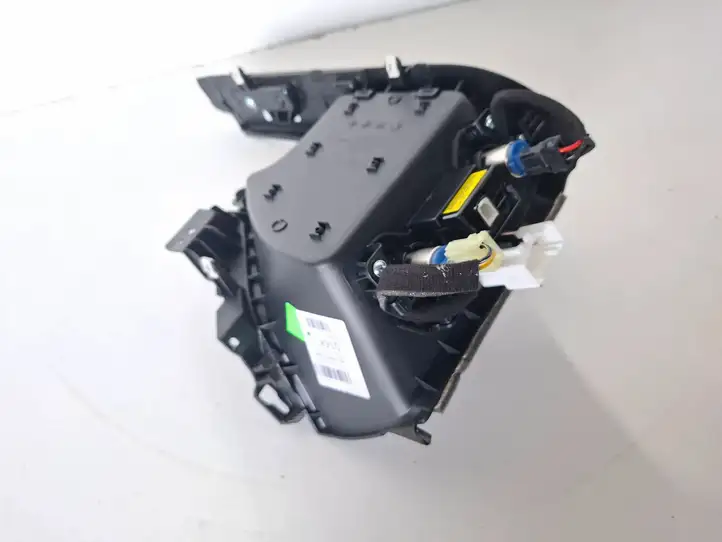 Kia Sportage (2018 - 2021) 84681F1500 Накладка прикуривателя — фото 3