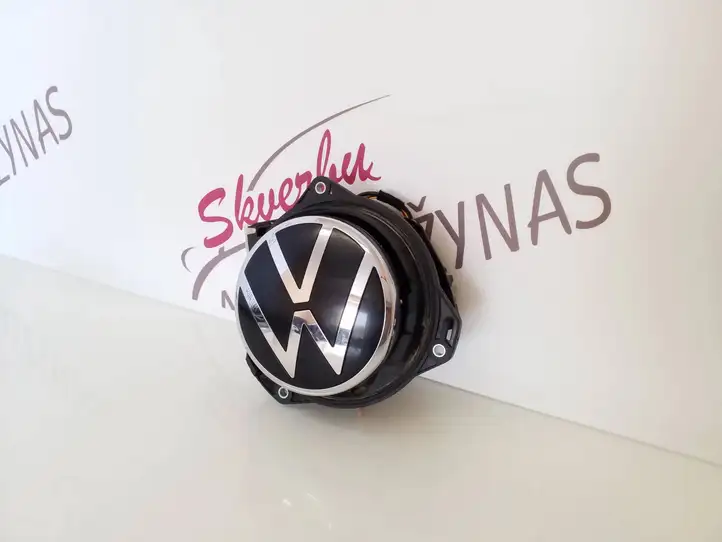 Volkswagen T-Roc (2017 - ) 2GA827469L Ручка багажника с камерой — фото 6