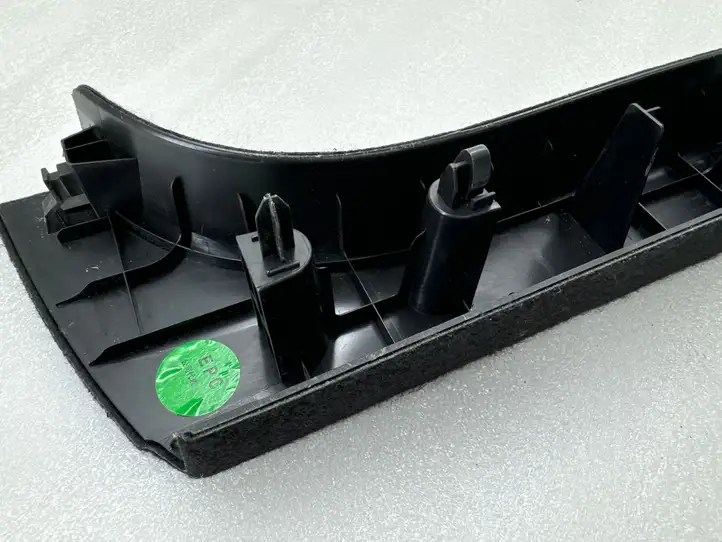 Tesla Model Y (2019 - 2024) 149295300B Задняя боковая обшивка салона — фото 3