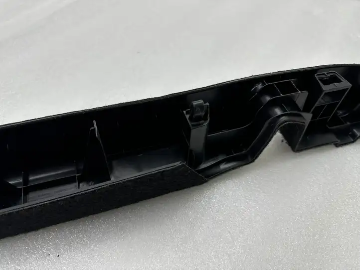 Tesla Model Y (2019 - 2024) 149295300B Задняя боковая обшивка салона — фото 4