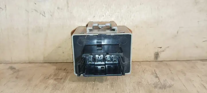 Toyota RAV 4 (XA20) (2000 - 2005) 8198050030 Реле аварийных фонарей — фото 5