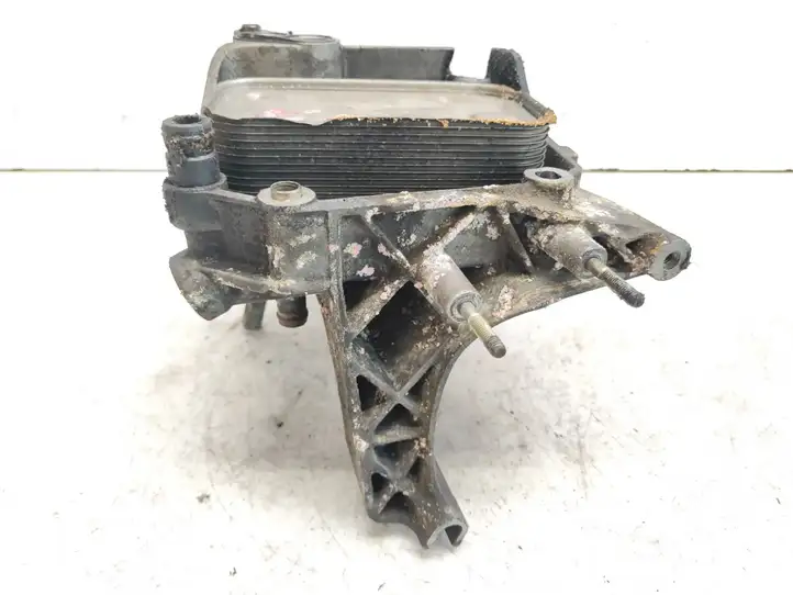 Audi A8 S8 D2 4D (1999 - 2002) 077117021N Кронштейн масляного фильтра — фото 5