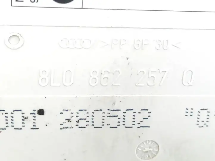 Audi A8 S8 D2 4D (1999 - 2002) 8L0862257Q Вакуумный насос центрального замка — фото 4