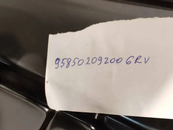 Porsche Cayenne (92A) (2011 - 2017) 95850209200grv Крепление крыла — фото 1