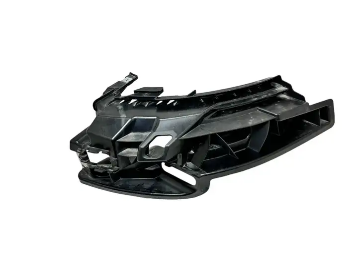 Porsche Taycan 9J1 (2019 - ) 9J0807018 Кронштейн заднего бампера — фото 1