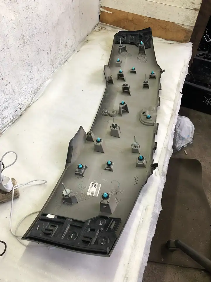 Mazda CX-30 (2019 - ) Dfr550851 Обшивка багажника — фото 3