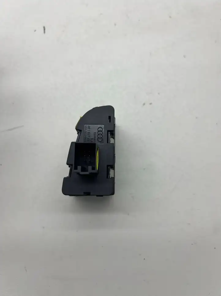 Audi A6 S6 C6 4F (2004 - 2008) 4F1927227A Кнопка бардачка — фото 3
