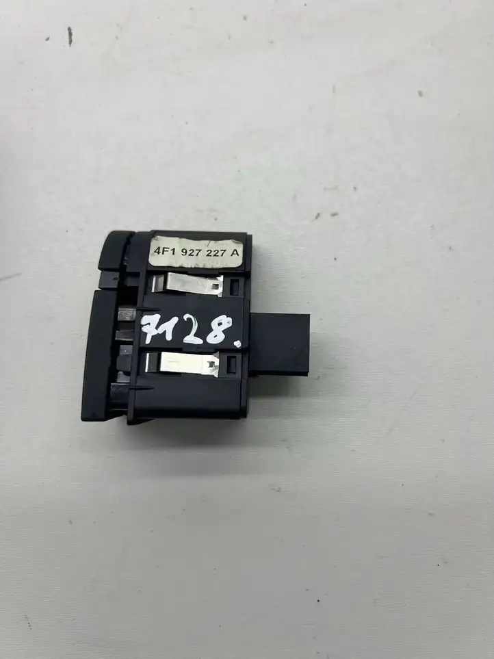 Audi A6 S6 C6 4F (2004 - 2008) 4F1927227A Кнопка бардачка — фото 4