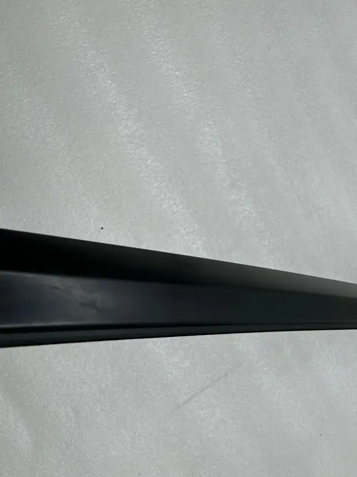 Tesla Model Y (2019 - 2024) 149572000D Накладка стекла задней двери — фото 4