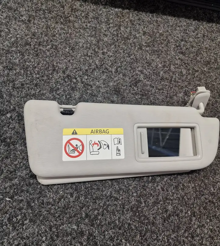 Volkswagen Touareg III (2018 - ) 760857552R Солнцезащитный козырек — фото 1