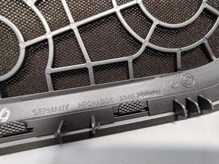 BMW 7 G11 G12 (2015 - 2022) 51467445014 Решетка динамика задней полки — фото 5