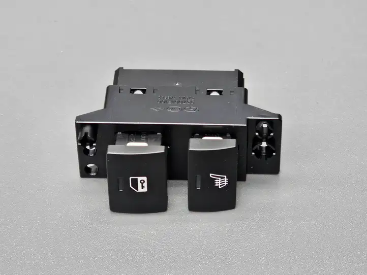 Kia Venga (2010 - 2014) 937001P100 Включатель центрального замка — фото 1