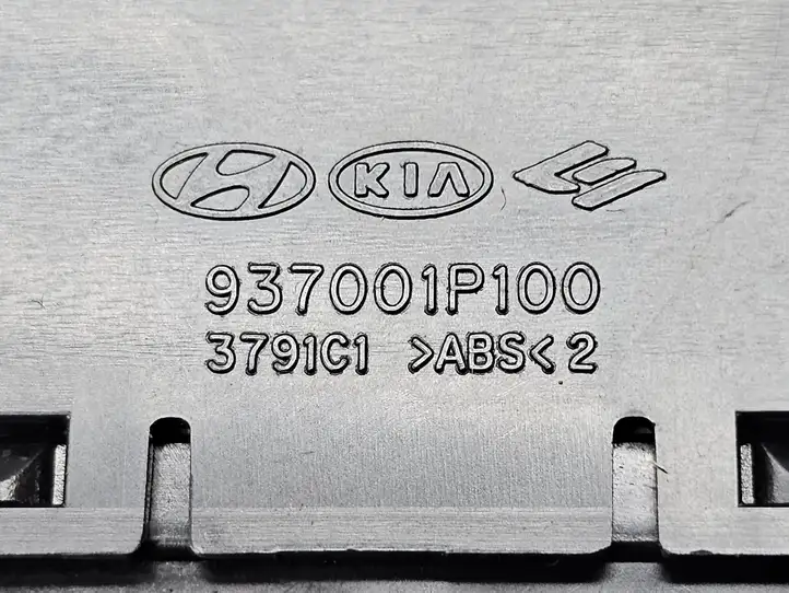Kia Venga (2010 - 2014) 937001P100 Включатель центрального замка — фото 5