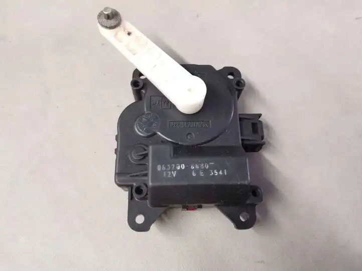 Toyota Corolla Verso AR10 (2004 - 2009) 0637008680 Двигатель задвижки потока воздуха — фото 1