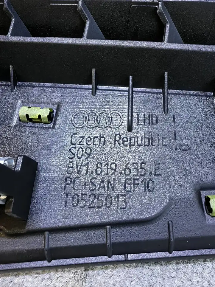 Audi A3/S3 8V (2016 - 2020) 8V1819635E Рамка центрального динамика — фото 7