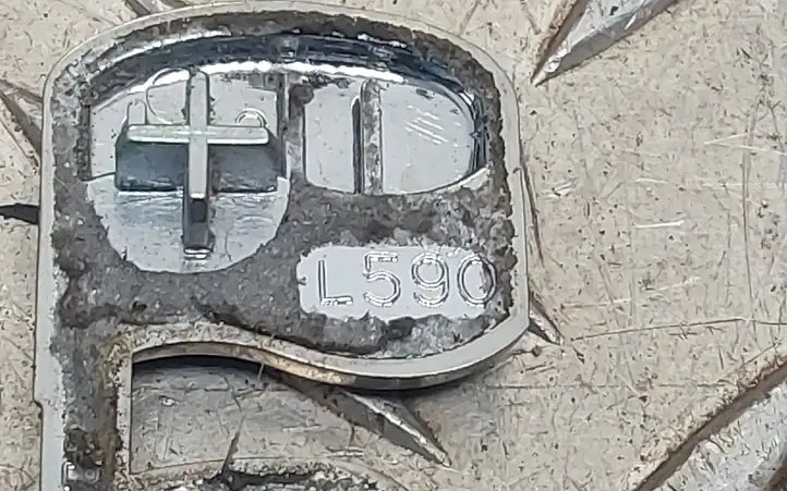 Toyota Prius+ (ZVW40) (2011 - 2018) L590 Эмблема модели — фото 3