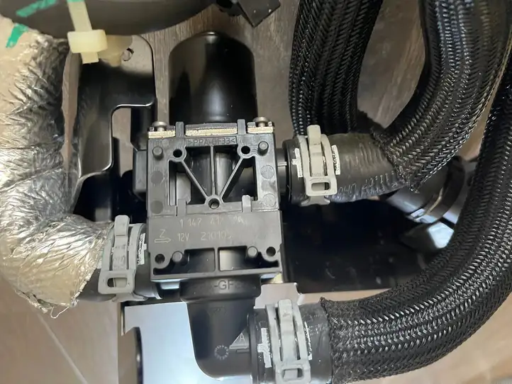 Land Rover Discovery 5 (2019 - ) J9D38501AA Трубка подачи воздуха — фото 11
