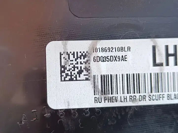Chrysler Pacifica (2016 - ) 6DQ35TRMAE Внутренняя отделка заднего порога — фото 9