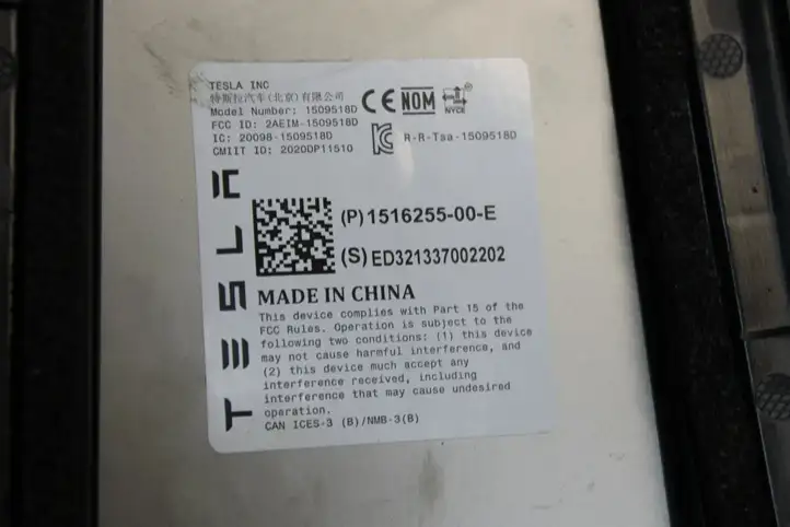 Tesla Model Y (2019 - 2024) 162563900A Наружная накладка стойки B — фото 8