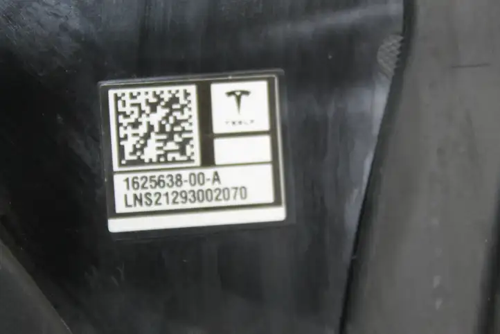 Tesla Model Y (2019 - 2024) 151625800E Наружная накладка стойки B — фото 2