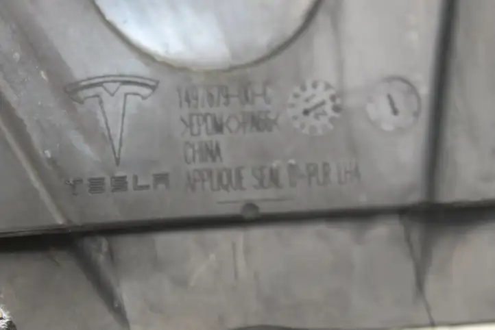 Tesla Model Y (2019 - 2024) 151625800E Наружная накладка стойки B — фото 3